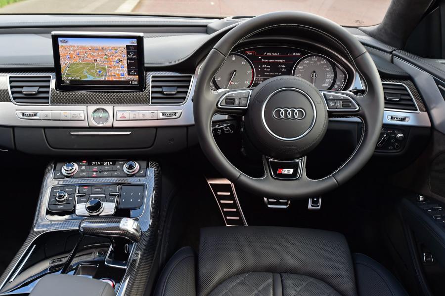 Торпедо Audi S8 Plus (D4) 2016 года  (UK) (фото 7 из 8)